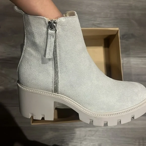 Brand new Steve Madden tan suede size 7 boots. - Picture 2 of 3